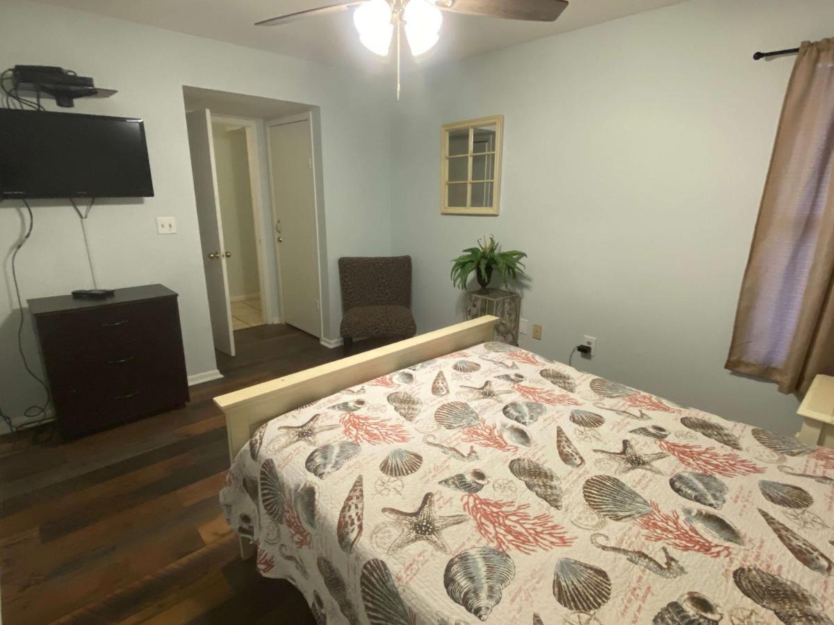 Island Winds West: Beachfront Retreat with Hangout Access Gulf Shores Exterior photo