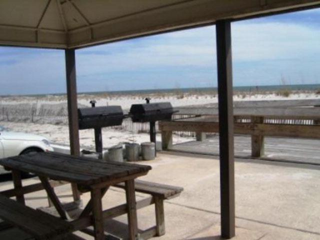 Island Winds West: Beachfront Retreat with Hangout Access Gulf Shores Exterior photo